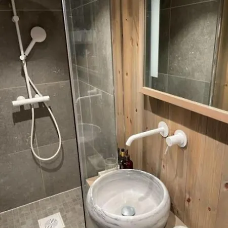 Moderne Hytte Ved Sjoen Med Badstue Romskog Exterior photo