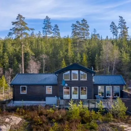 Moderne Hytte Ved Sjoen Med Badstue Romskog Exterior photo