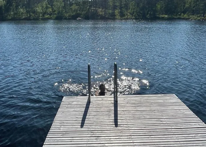 Moderne Hytte Ved Sjoen Med Badstue