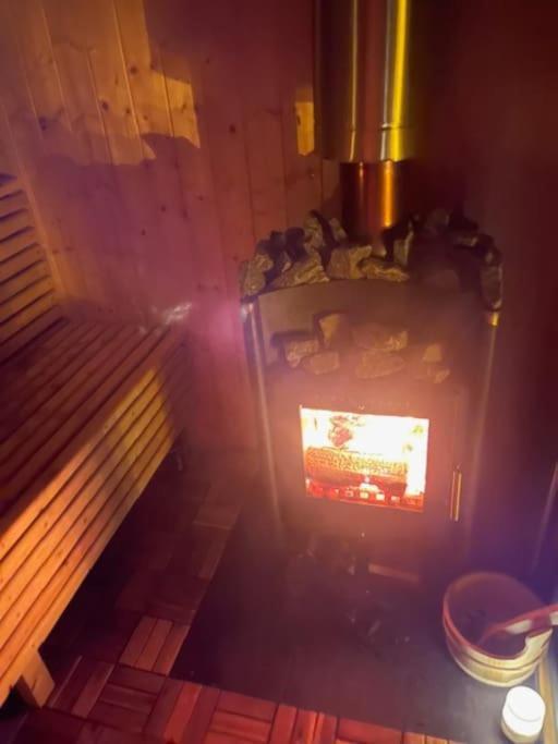 Holiday home Moderne Ved Sjoen Med Badstue Romskog