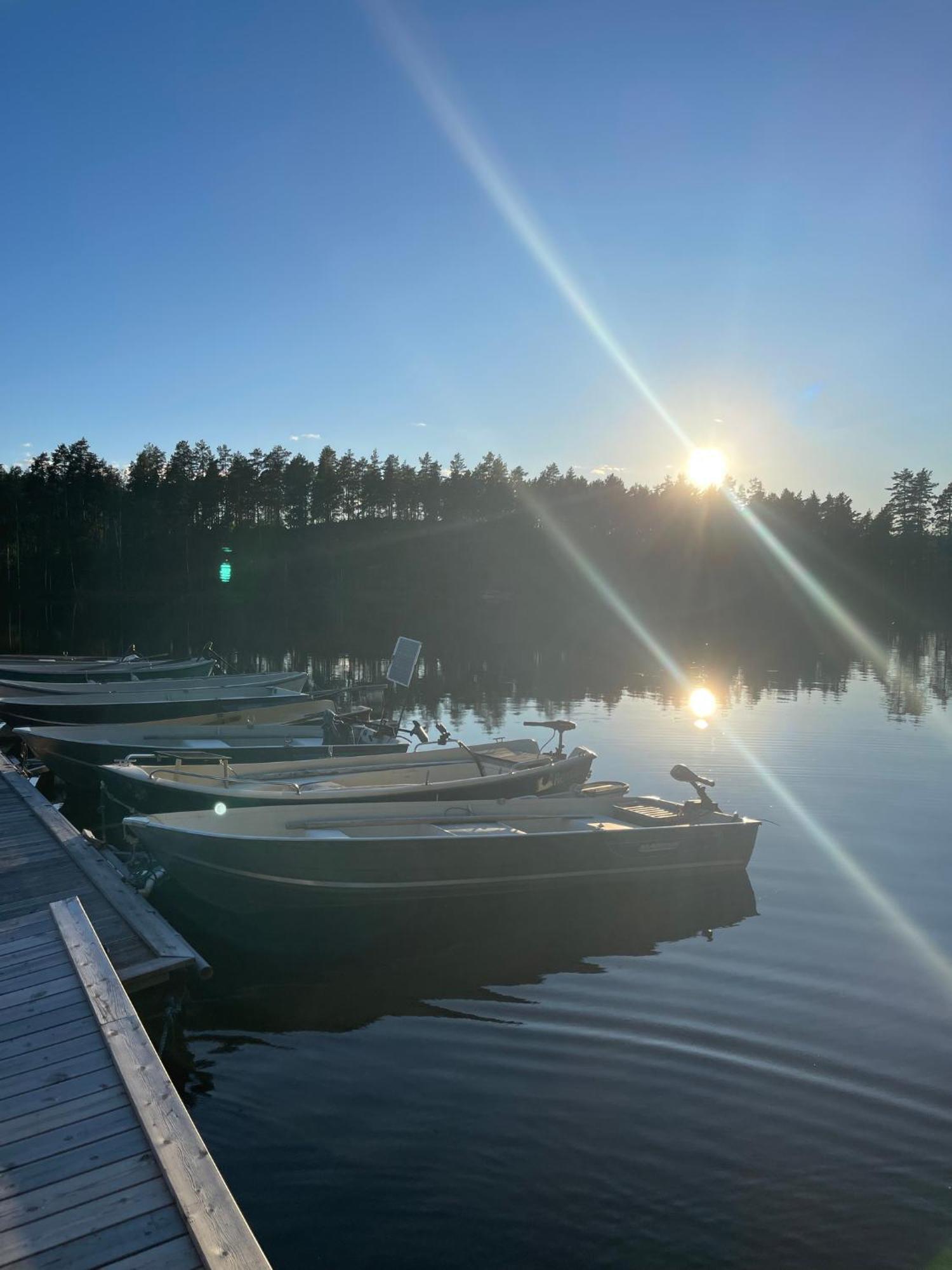 Moderne Ved Sjoen Med Badstue Romskog